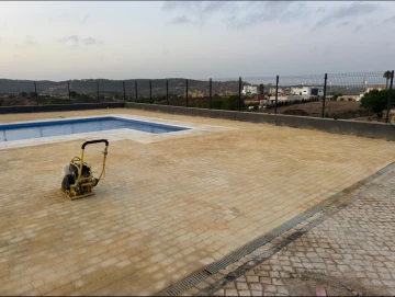 Block paving pool surround
